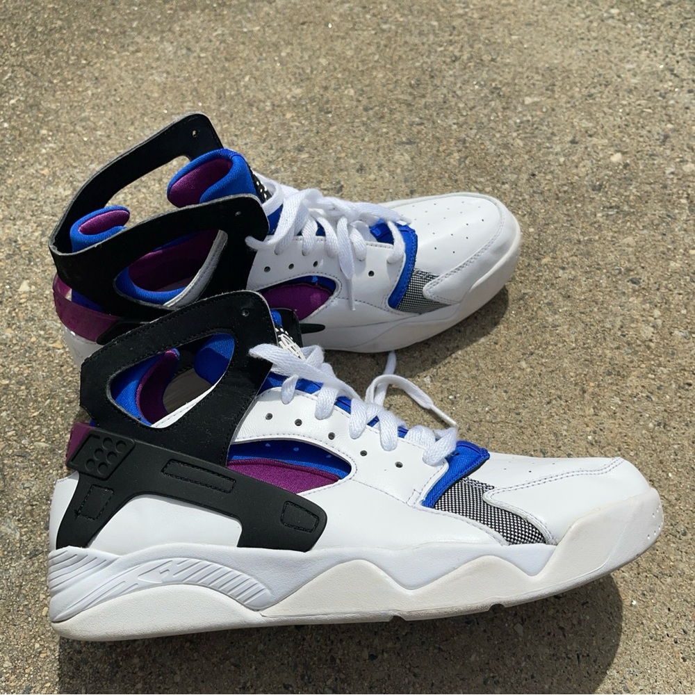 Nike Air Flight Huarache OG White Bold Berry (2014), Size 11, 686203-100